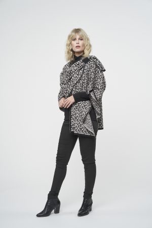 LEOPARD JACQUARD WRAP