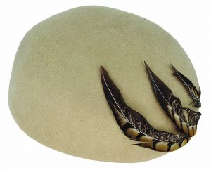 LYLA - STRUCTURED WOOL FELT BERET W/ FEATHER